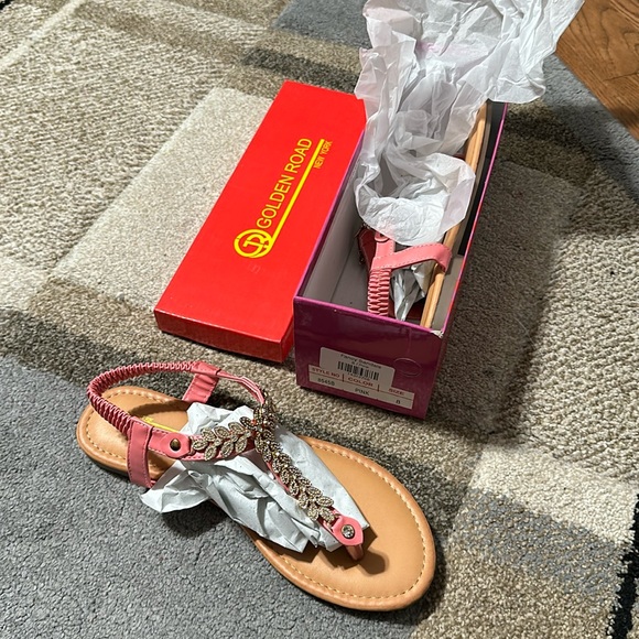 Pink Sandals/ size 8/ new in box - Picture 1 of 1
